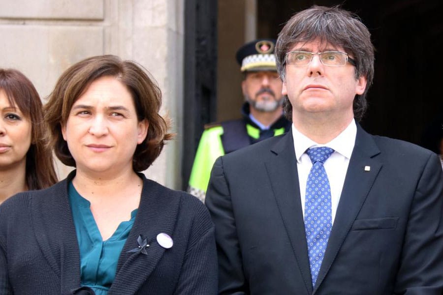 Los medios de comunicación al servicio de Ada Colau y Carles Puigdemont
