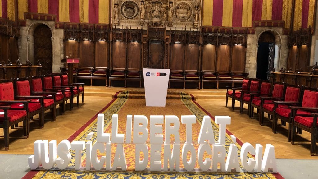 Colau pone Barcelona al servicio del independentismo