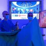 MWC de Barcelona 2019. El Dr. Antonio de Lacy realiza la primera cirugia 5G a nivel mundial. Quirófano Optimus recibiendo mentorización desde el MWC