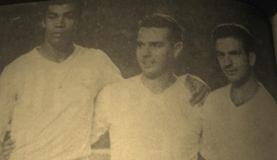 Jorge Mendonça en el homenaje a Zarra. Leyenda del Real Madrid. Foto de los jugadores